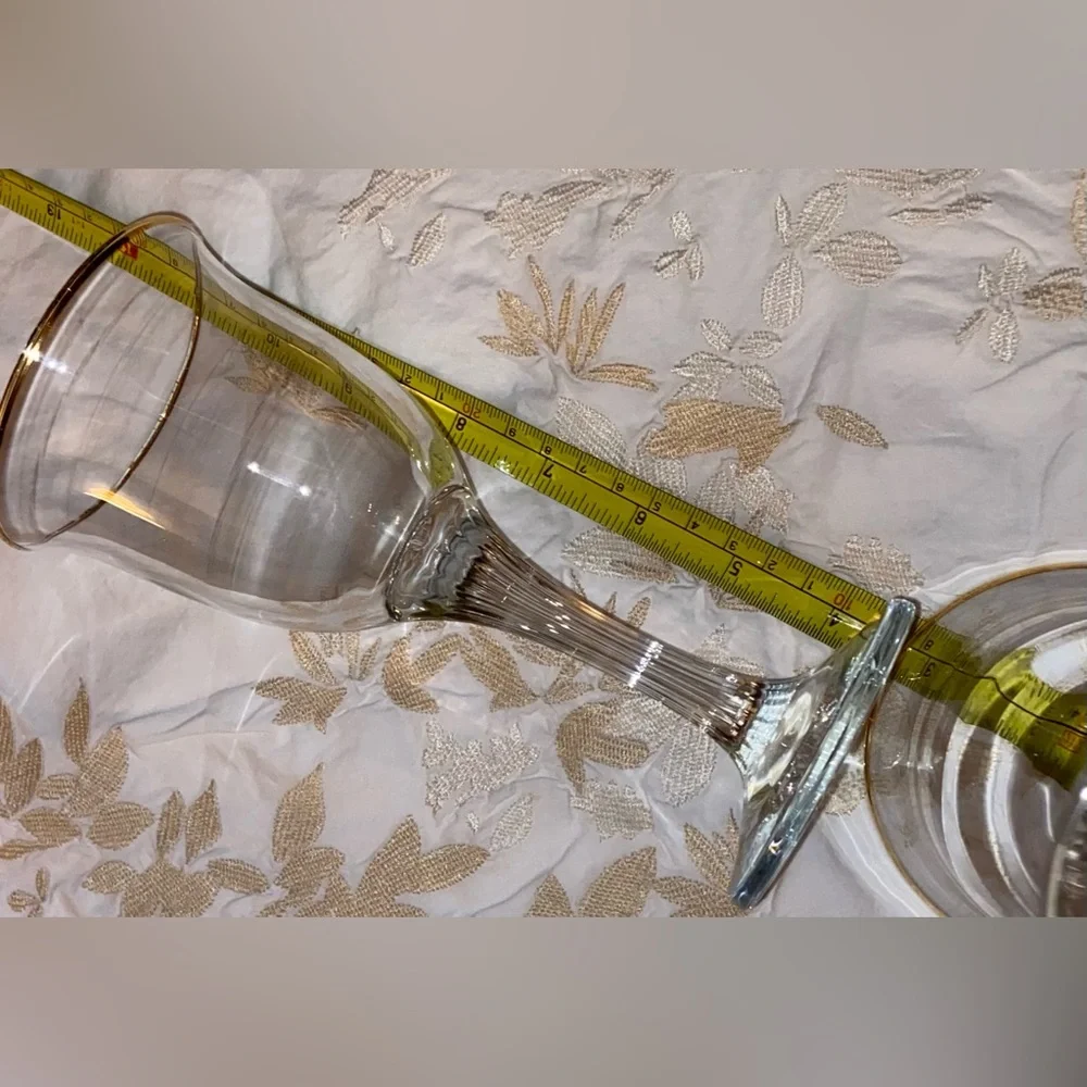 NWOT Gold Rimed Elegant Wine Glasses, Stunning Simple Design, Great Condition🍷🍷